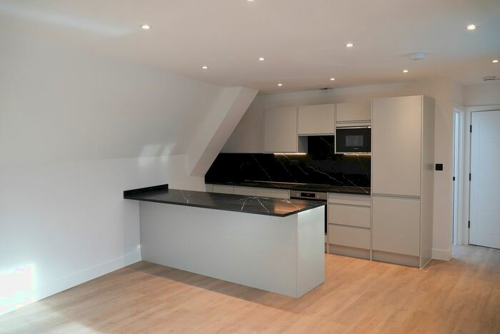 2 Bedroom Flat To Rent In Ashbourne Parade, Finchley Road, London, NW11