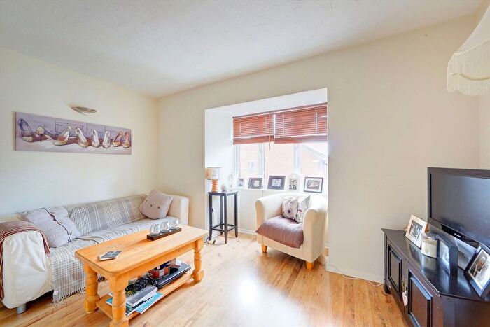 1 Bedroom Flat To Rent In St. Benedicts Close, Tooting, SW17