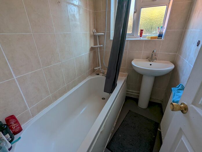 4 Bedroom Terraced House To Rent In De Beauvoir Road, Reading, RG1