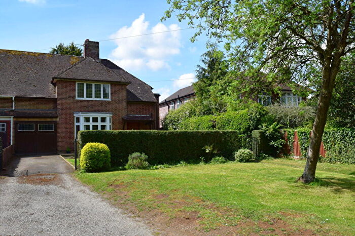 4 Bedroom Semi-Detached House For Sale In Oxford Road, Banbury, OX16