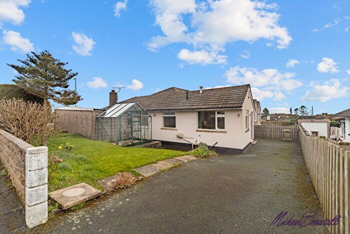 3 Bedroom Semi-detached Bungalow For Sale In Burned Road, Halifax, HX3