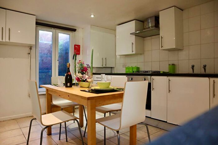 5 Bedroom Terraced House To Rent In Thornville Crescent, Hyde Park, Leeds, LS6