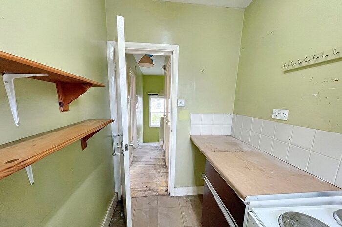 1 Bedroom Flat For Sale In Davisville Road, London, W12
