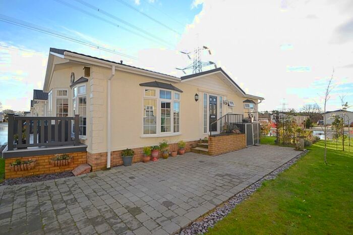 2 Bedroom House For Sale In Three Legged Cross, BH21