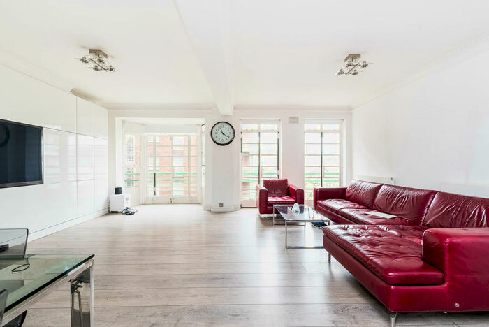 3 Bedroom Apartment To Rent In Gloucester Place, Marylebone, London, NW1