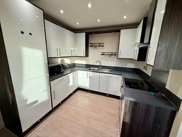 2 Bedroom Apartment To Rent In Heron Way, Maidenhead, SL6