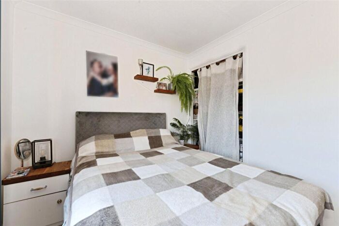 1 Bedroom Flat For Sale In Greyhound Road, Sutton, SM1