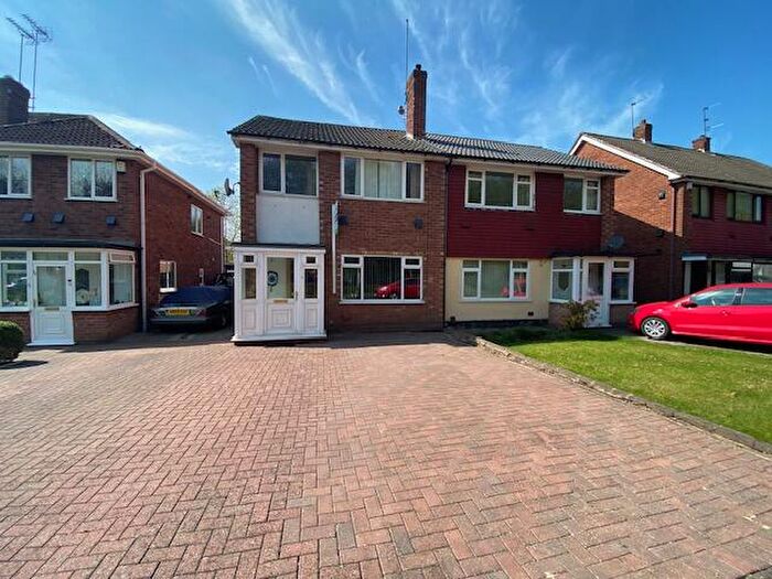 4 Bedroom Semi Detached House For Sale In Stanhurst Way, West Bromwich, West Midlands, B71