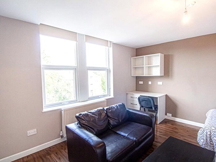 Apartment To Rent In Apt, Belle Vue Road #, LS3