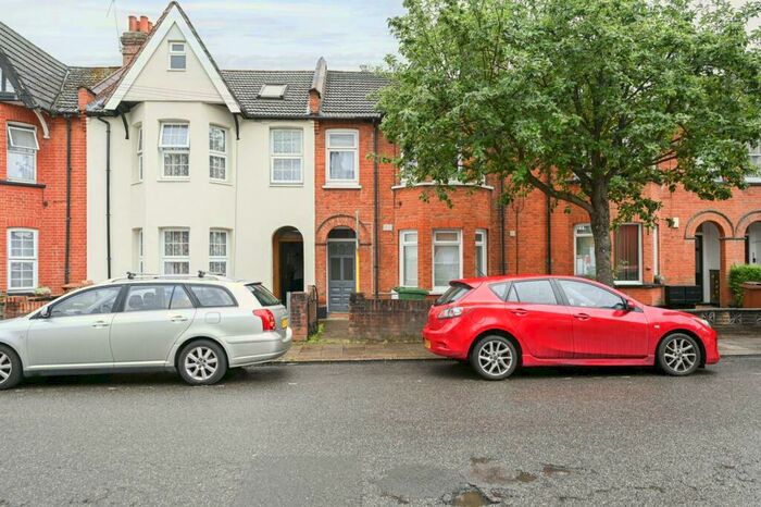 2 Bedroom Flat To Rent In Rosslyn Crescent, Harrow, HA1