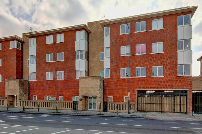 1 Bedroom Flat For Sale In Hero, Kingston Road, Wimbledon Chase, SW20