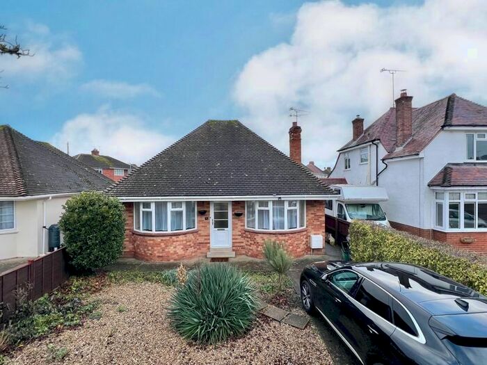 3 Bedroom Bungalow To Rent In Parkfield Drive, Taunton, TA1