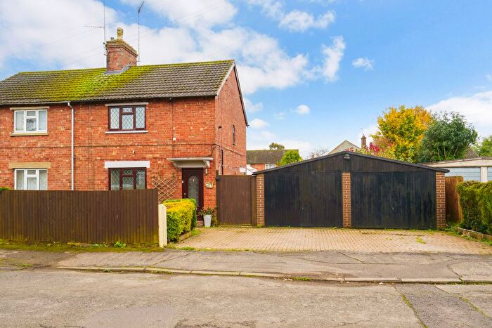 2 Bedroom Semi-Detached House For Sale In Fessey Road, Byfield, NN11