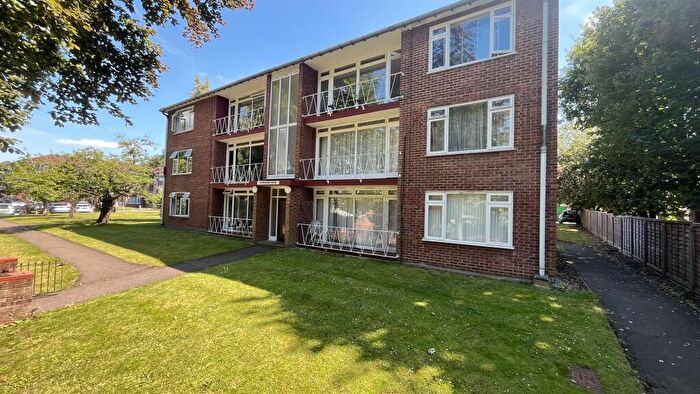 2 Bedroom Flat To Rent In Devonshire Avenue, Sutton, SM2