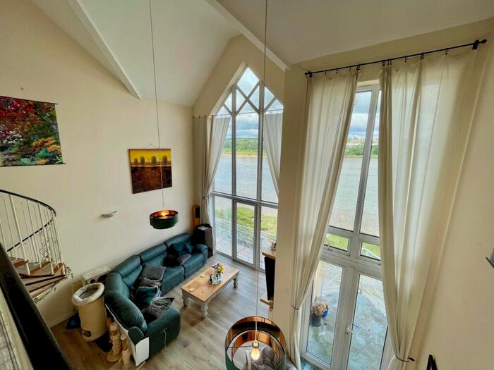 3 Bedroom Flat To Rent In Valetta Way, Rochester, ME1