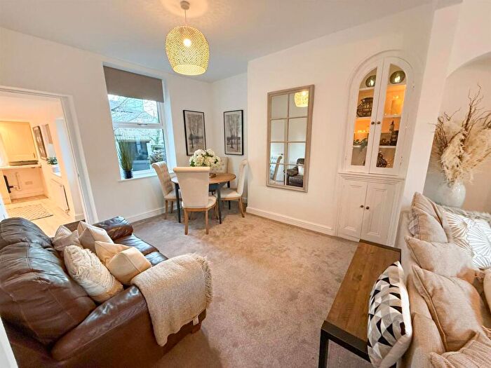 3 Bedroom Terraced House For Sale In Wesley Place, Silsden, BD20