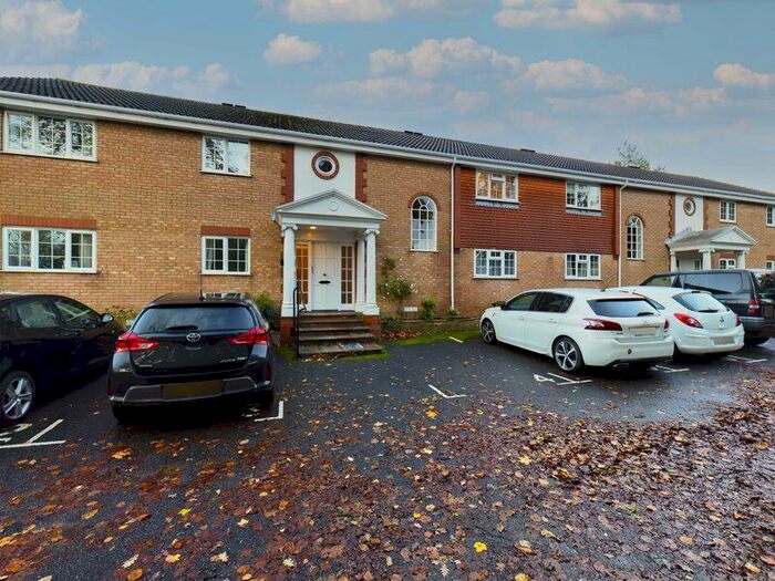 2 Bedroom Flat To Rent In St. Barnabas Court, Crawley, RH10