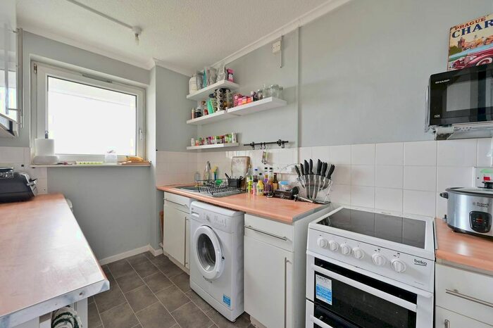 2 Bedroom Flat To Rent In Whitlock Drive, Southfields, London, SW19