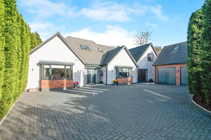 5 Bedroom Detached House For Sale In Kenilworth Road, Balsall Common, Solihull, CV7