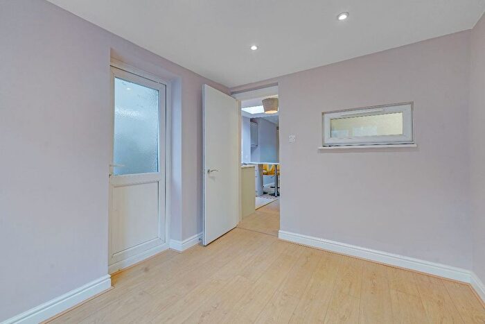 2 Bedroom Flat To Rent In Apprentice Way, Clarence Road, London, E5