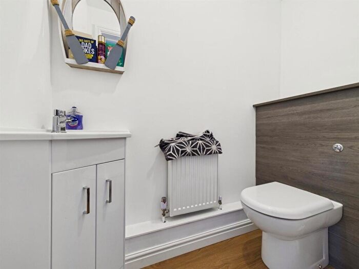 5 Bedroom Detached House For Sale In Rowlington Way, Whitley Bay, NE25