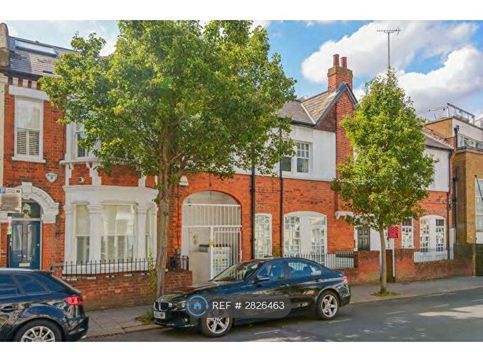 2 Bedroom Flat To Rent In Mossbury Road, London, SW11