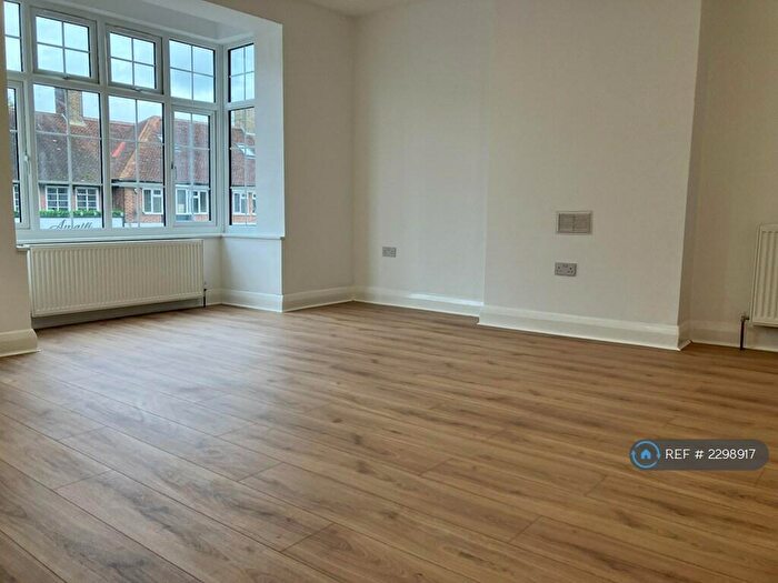 2 Bedroom Flat To Rent In Upper Elmers End Road, Beckenham, BR3