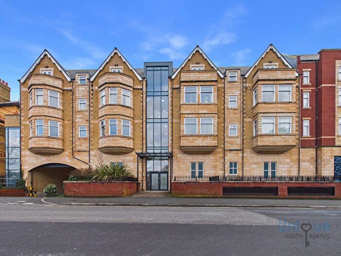2 Bedroom Flat For Sale In St. Georges Road, Lytham St. Annes, FY8