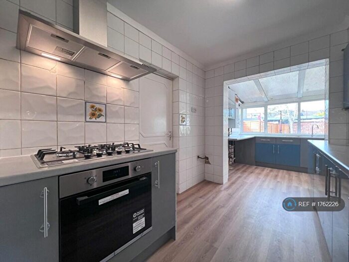 5 Bedroom End Of Terrace House To Rent In Northfield Road, Enfield, EN3