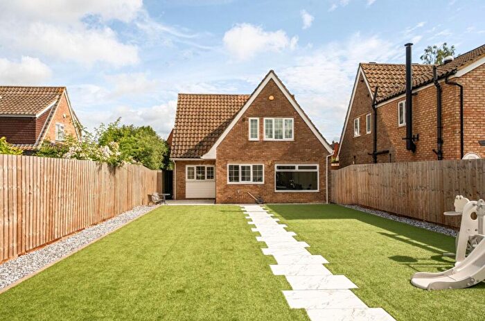 4 Bedroom Detached House For Sale In Cranfield Road, Wootton, MK43