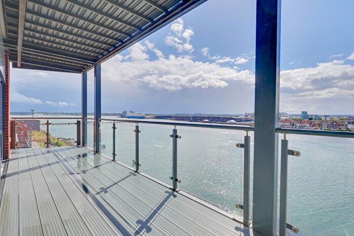 3 Bedroom Apartment For Sale In Denyer Walk, Woolston, SO19