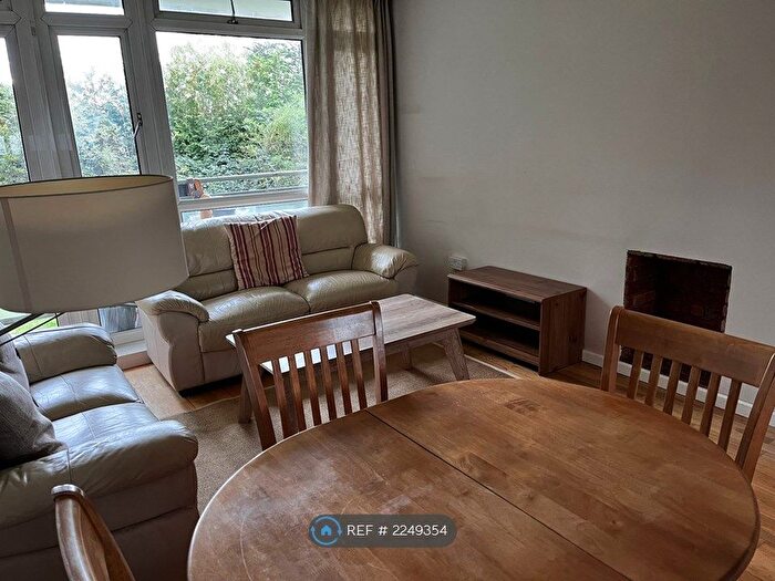 2 Bedroom Flat To Rent In Albert Drive, London, SW19