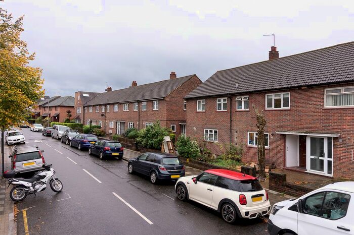 3 Bedroom Terraced House To Rent In St. Ann's Hill, Wandsworth, London, SW18