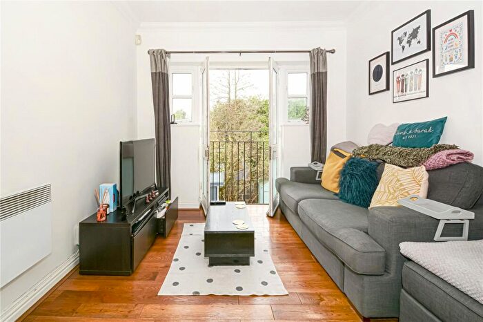 1 Bedroom Flat For Sale In Roberts Road, Walthamstow, London, E17