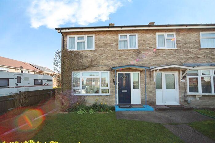 2 Bedroom End Of Terrace House For Sale In Grove Road, Houghton Regis, Dunstable, LU5