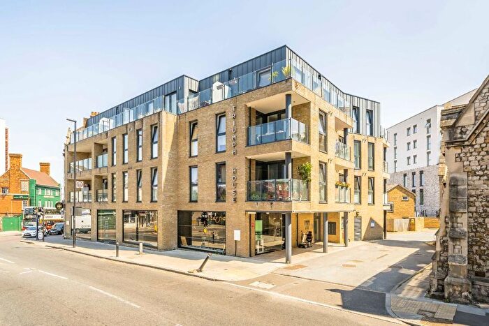 2 Bedroom Flat For Sale In Gunnersbury Lane, Acton, W3