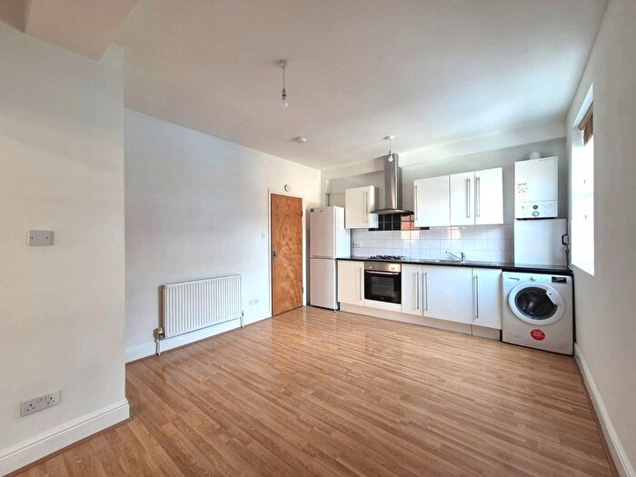 2 Bedroom Flat To Rent In London Road, London, SW16