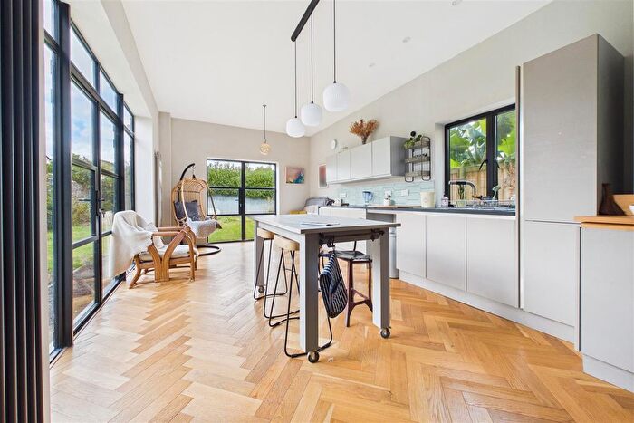 7 Bedroom Detached House For Sale In Nunney Road, Frome, BA11