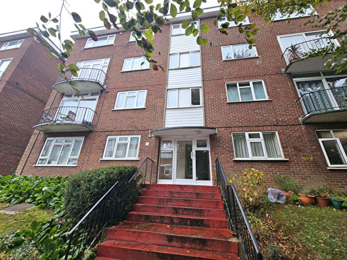 2 Bedroom Flat To Rent In The Larches, LU2