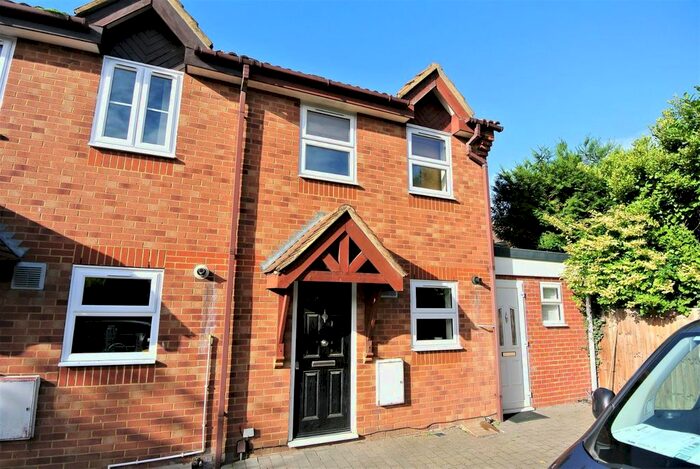 2 Bedroom Property To Rent In The Nightingales, Stanwell, Staines, TW19