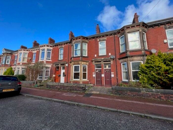 3 Bedroom Flat To Rent In Simonside Terrace, Newcastle Upon Tyne, NE6