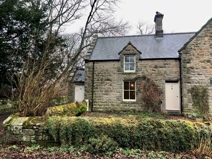 2 Bedroom End Of Terrace House To Rent In North Row, NE61