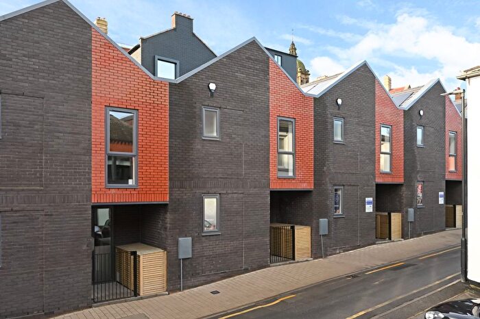 3 Bedroom Terraced House To Rent In Gills Yard, Wakefield, WF1