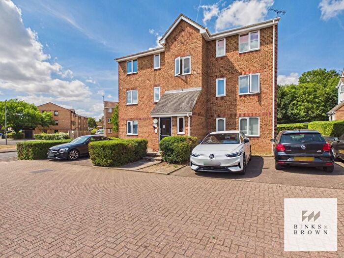 2 Bedroom Flat To Rent In Waterville Drive, Basildon, Essex, SS16