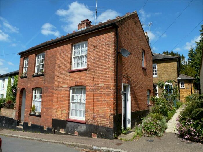 2 Bedroom Cottage To Rent In Church Street, Hatfield, AL9