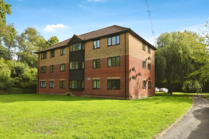 2 Bedroom Flat For Sale In The Willows, Nursery Gardens, Chandler's Ford, Eastleigh, SO53