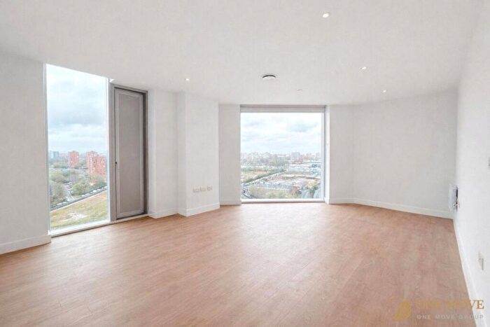 2 Bedroom Flat For Sale In Park View, Manchester, M4