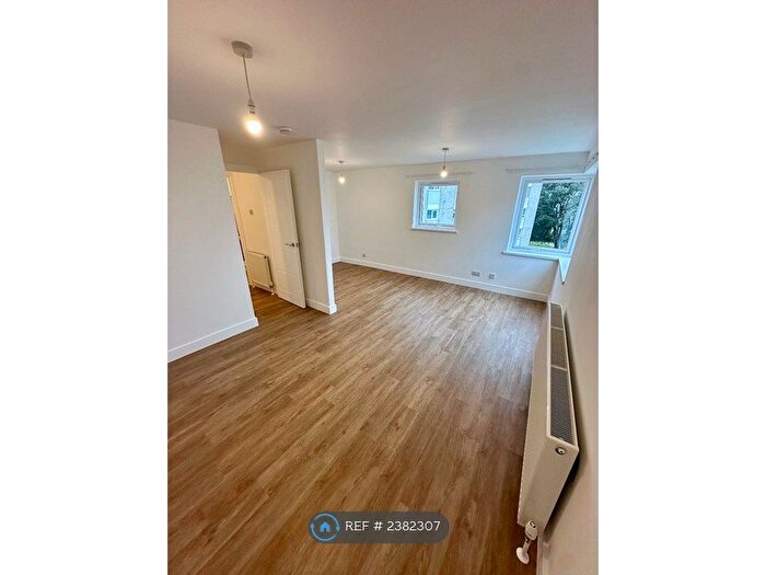 Studio To Rent In St Luke's Road, Torquay, TQ2