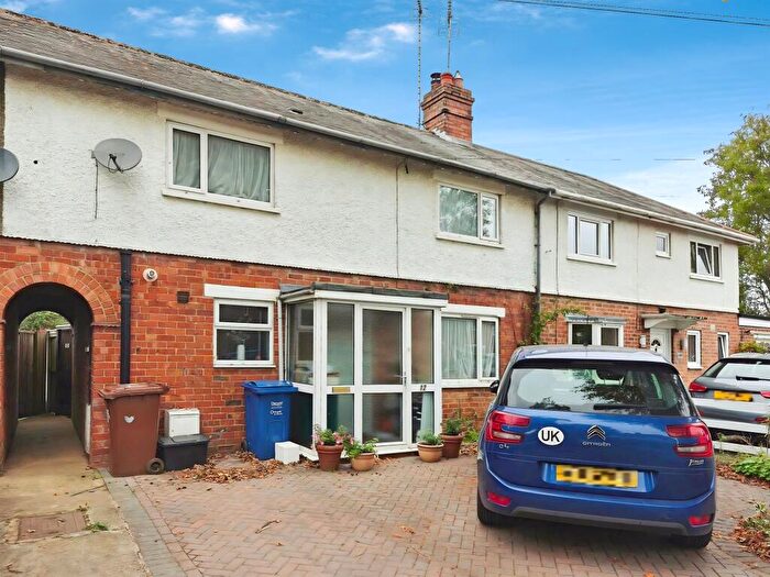 3 Bedroom Semi Detached House For Sale In Grange Road, Banbury, OX16