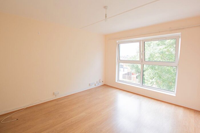2 Bedroom Flat To Rent In Copperfield, Chigwell, IG7